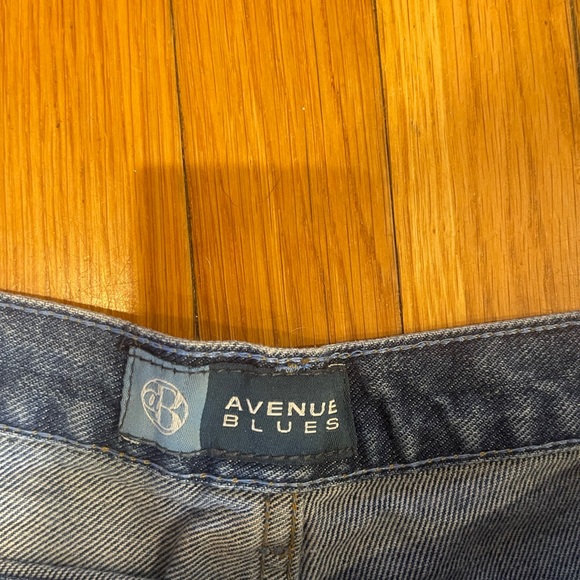 Shorts - Picture 3 of 3